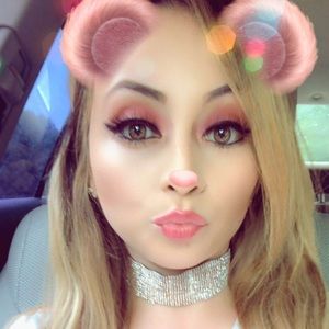 Meet your Posher, Claudia